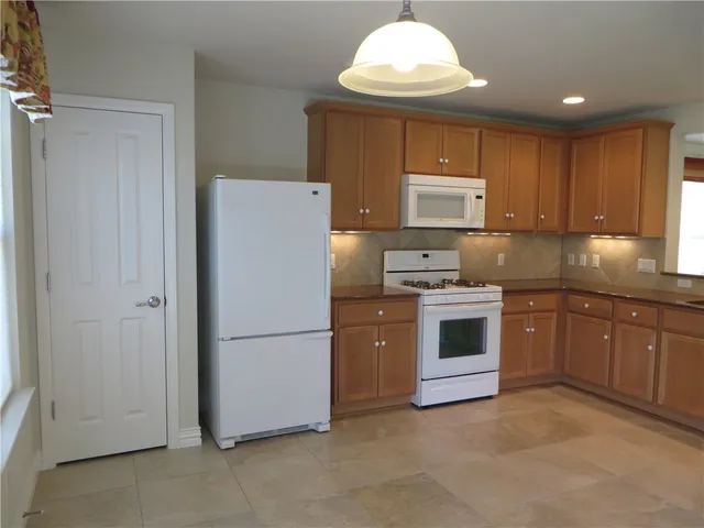 $1,800 | 109 Eisenhower Court, Georgetown, TX 78633