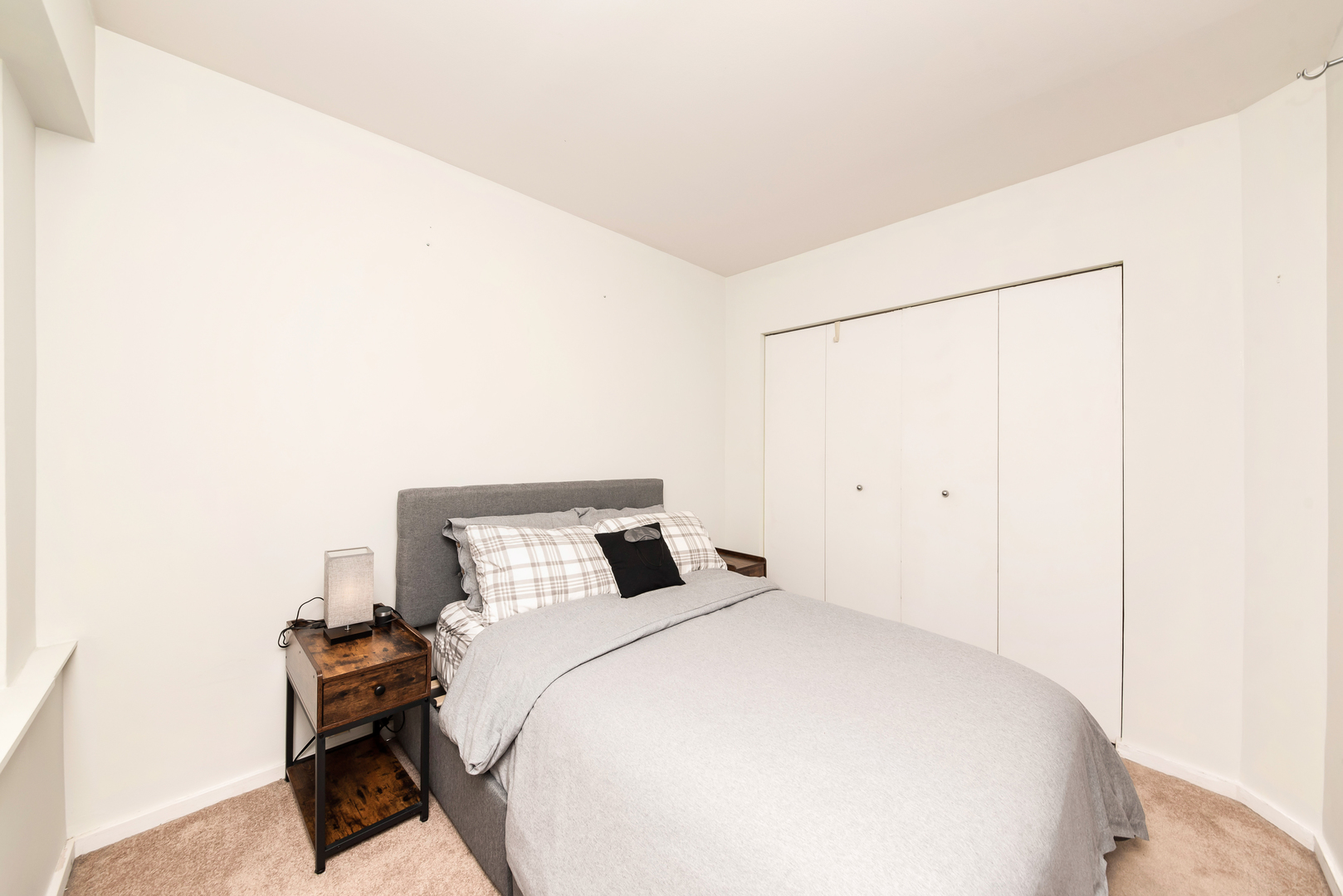 40 East 9th Street, Unit 715 Chicago, IL 60605 - Photo 11 of 19 a bedroom with a bed and a night stand