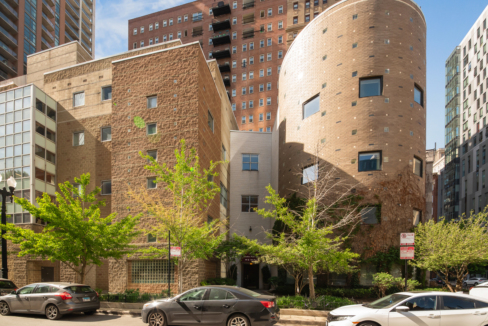 40 East 9th Street, Unit 715 Chicago, IL 60605 - Photo 2 of 19 a couple of cars parked in front of brick building