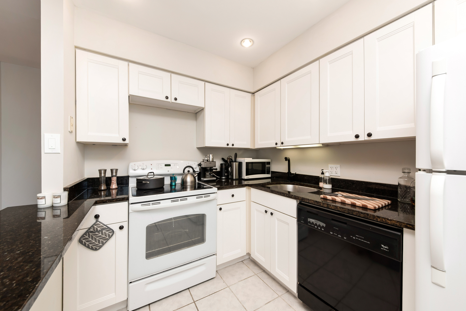40 East 9th Street, Unit 715 Chicago, IL 60605 - Photo 9 of 19 a kitchen with granite countertop a stove sink and cabinets
