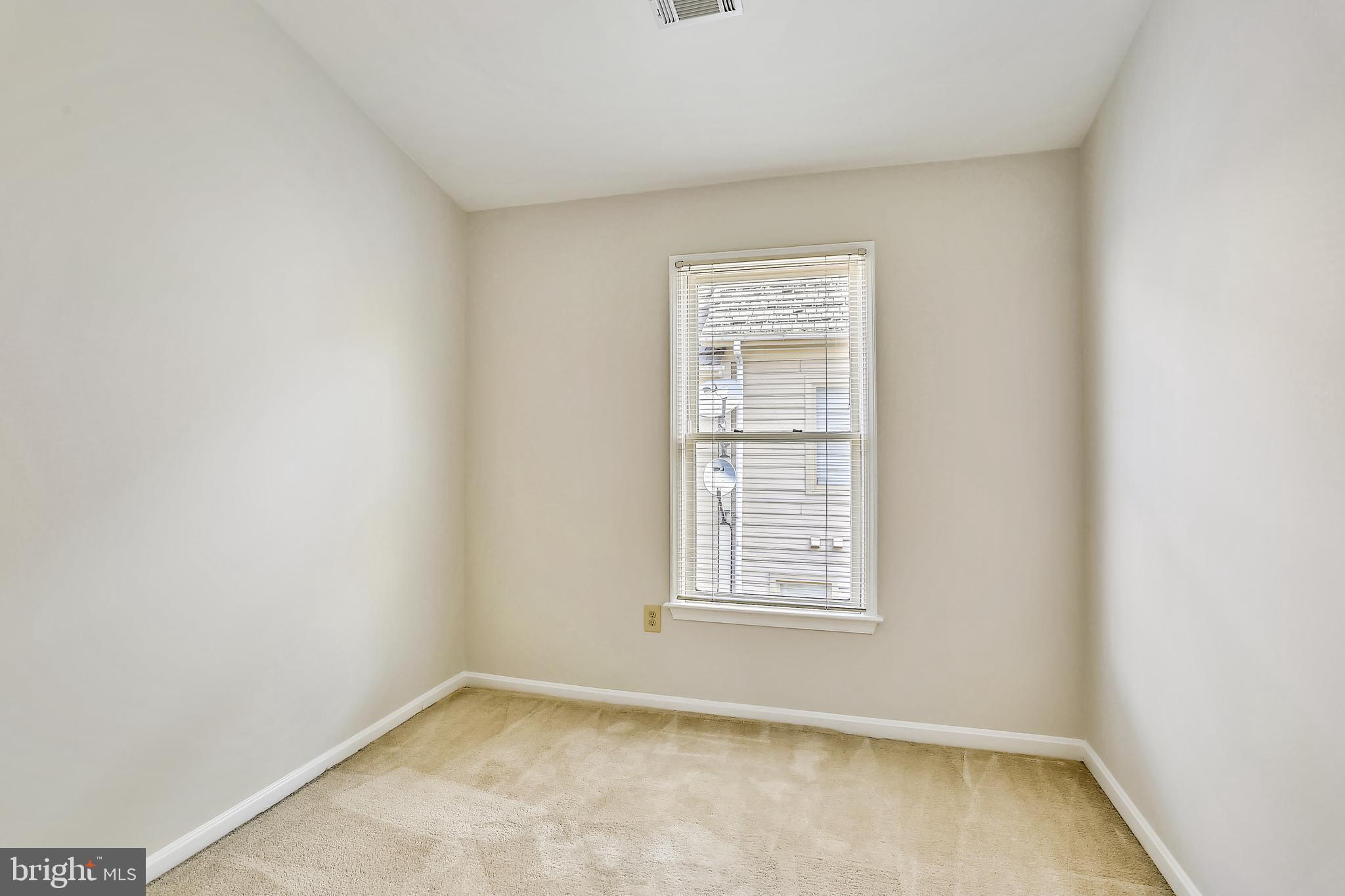313 Ridgepoint Place Gaithersburg, MD 20878 - Photo 26 of 52 an empty room with a window