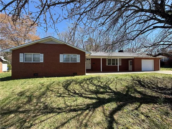 $1,995 | 831 Delmonte Drive Northwest, Winston-Salem, NC 27106