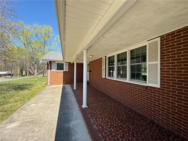 $1,995 | 831 Delmonte Drive Northwest, Winston-Salem, NC 27106