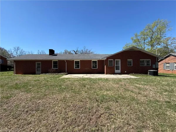 $1,995 | 831 Delmonte Drive Northwest, Winston-Salem, NC 27106