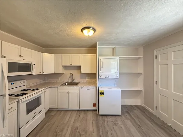 $1,995 | 831 Delmonte Drive Northwest, Winston-Salem, NC 27106