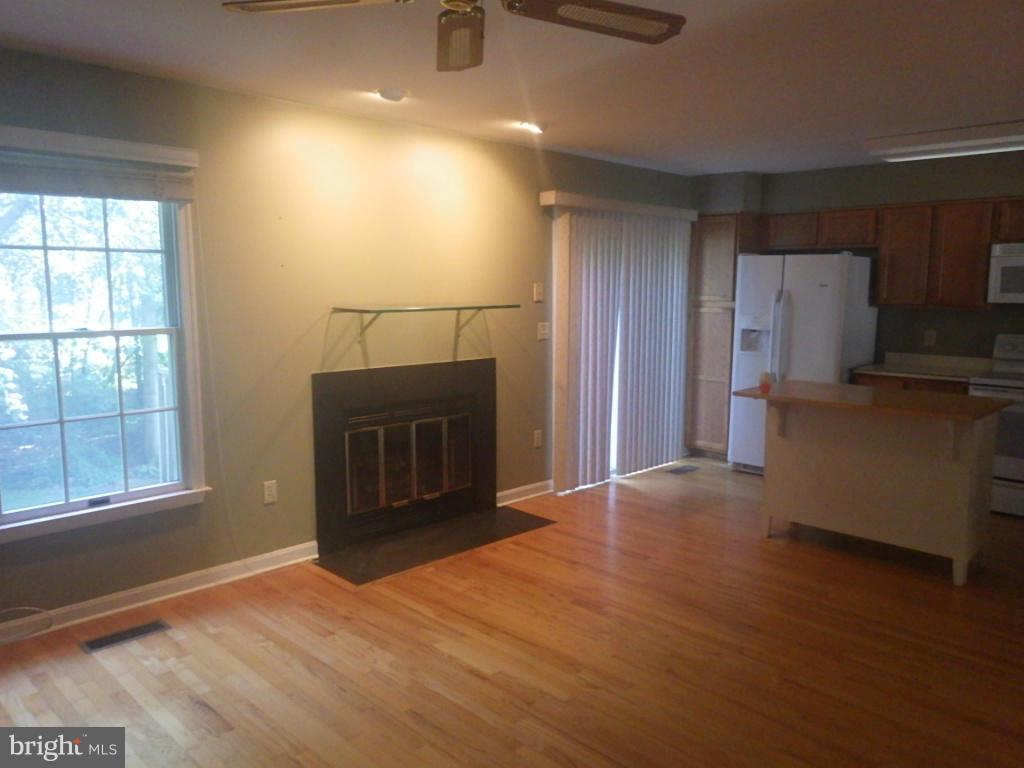 128 Spring Pl Way Annapolis, MD 21401 - Photo 6 of 11 Family Room
