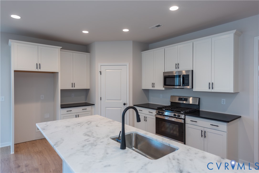 5013 Stavely Road Chester, VA 23831 - Photo 4 of 19 Gallery Image 4