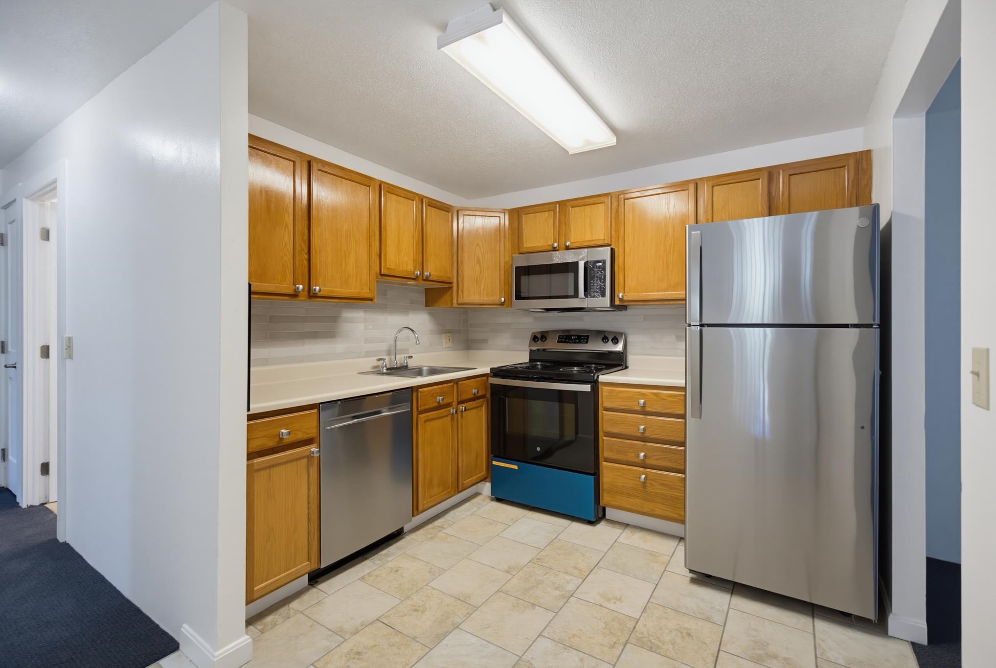 123 English Village Road, Unit 202 Manchester, NH 03102 - Photo 10 of 26