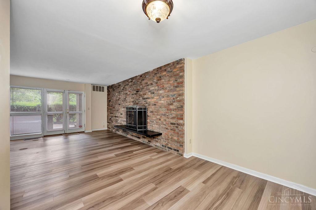 399 West Galbraith Road, Unit 101 Cincinnati, OH 45215 - Photo 10 of 35