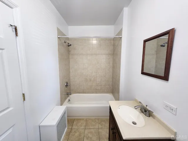 $2,600 | 154 George Street, Unit 1, South Amboy, NJ 08879