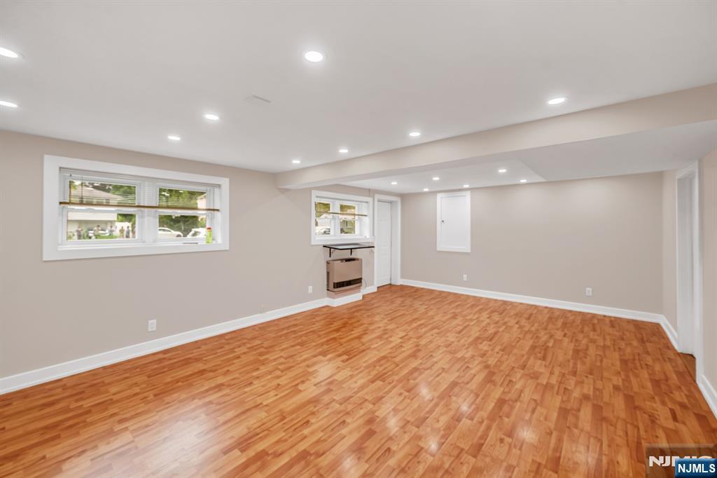 45 Jay Drive Paramus, NJ 07652 - Photo 33 of 41