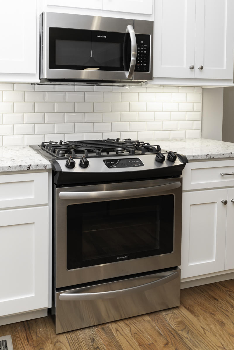 9279 Bill Reed Road, Unit 3 Ooltewah, TN 37363 - Photo 18 of 70 Stove