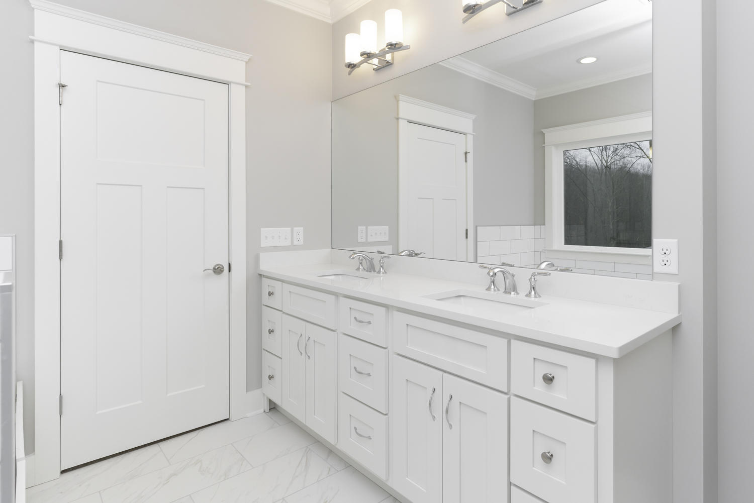 9279 Bill Reed Road, Unit 3 Ooltewah, TN 37363 - Photo 33 of 70 Master Bath