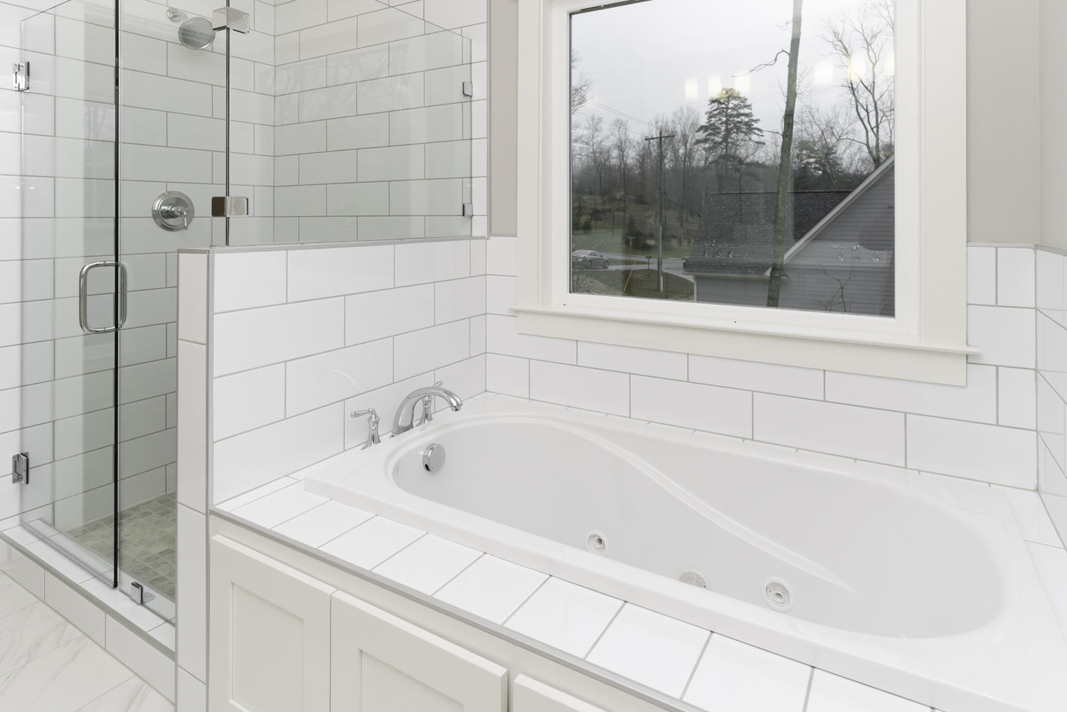 9279 Bill Reed Road, Unit 3 Ooltewah, TN 37363 - Photo 39 of 70 Master Tub