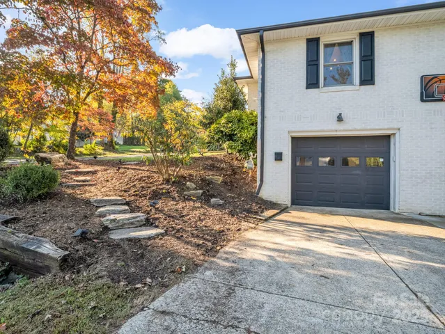 a view of front door and yard