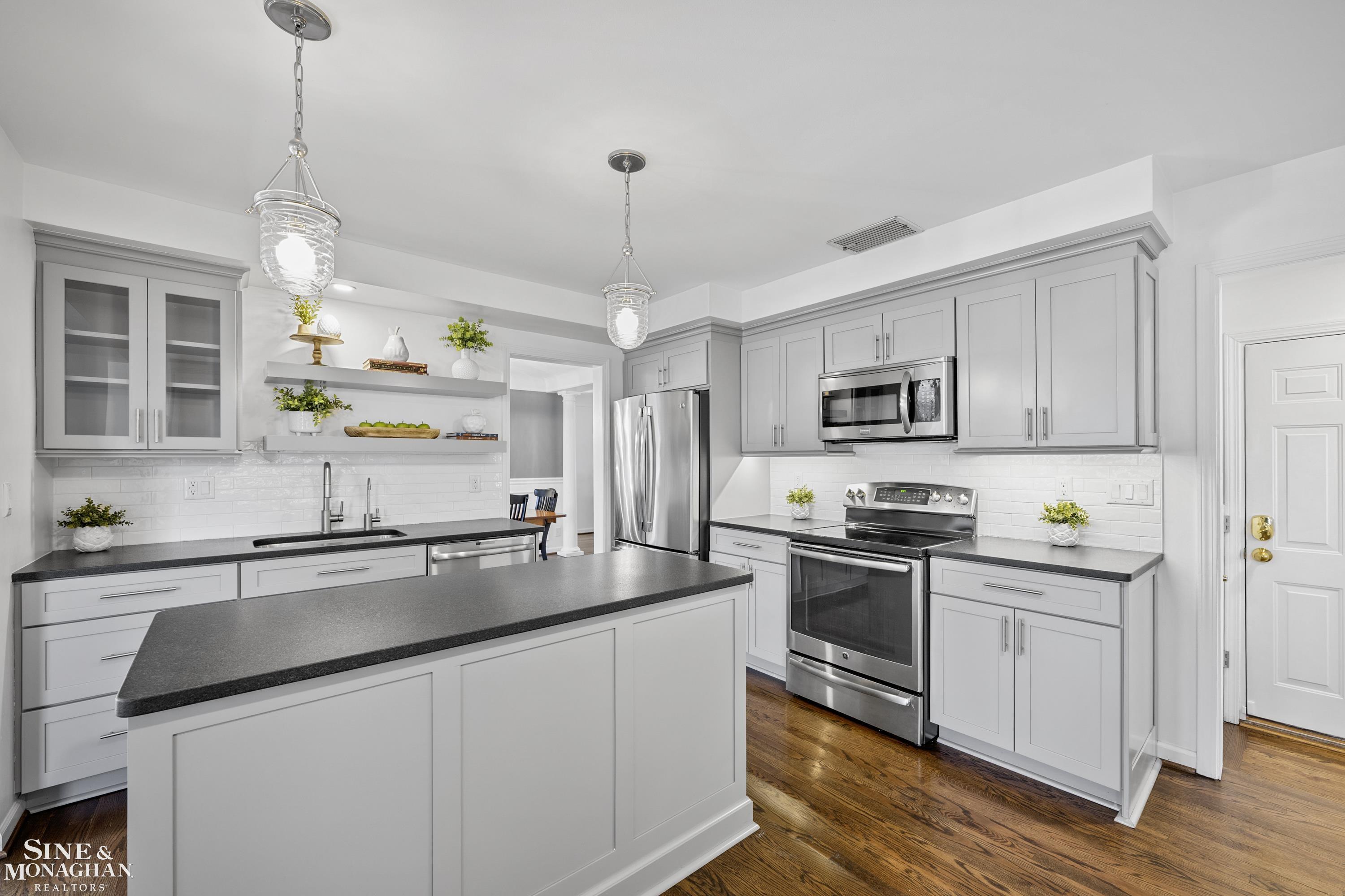 520 Roslyn Road Grosse Pointe Woods, MI 48236 - Photo 18 of 55