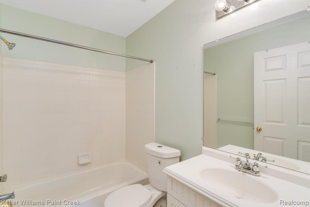 22040 Cape Cod Way Farmington Hills, MI 48336 - Photo 25 of 37