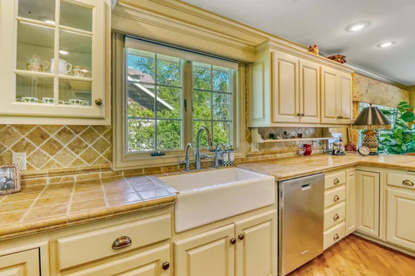 $2,100,000 | 919 North Shore Drive, Detroit Lakes, MN 56501