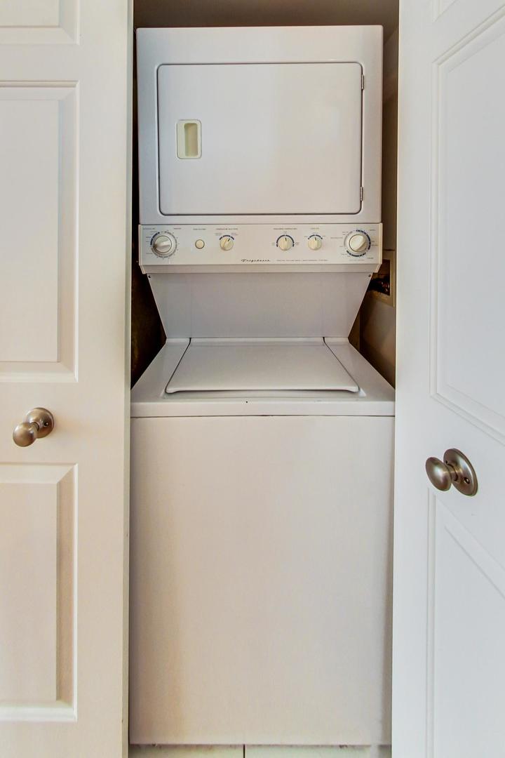 4017 North Troy Street, Unit 2W Chicago, IL 60618 - Photo 15 of 18 a utility room with dryer and washer