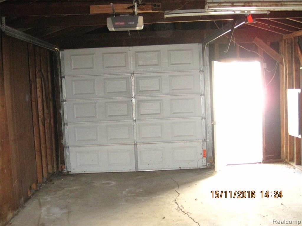 17846 Common Road Roseville, MI 48066 - Photo 19 of 19 IMG_4396.JPG
