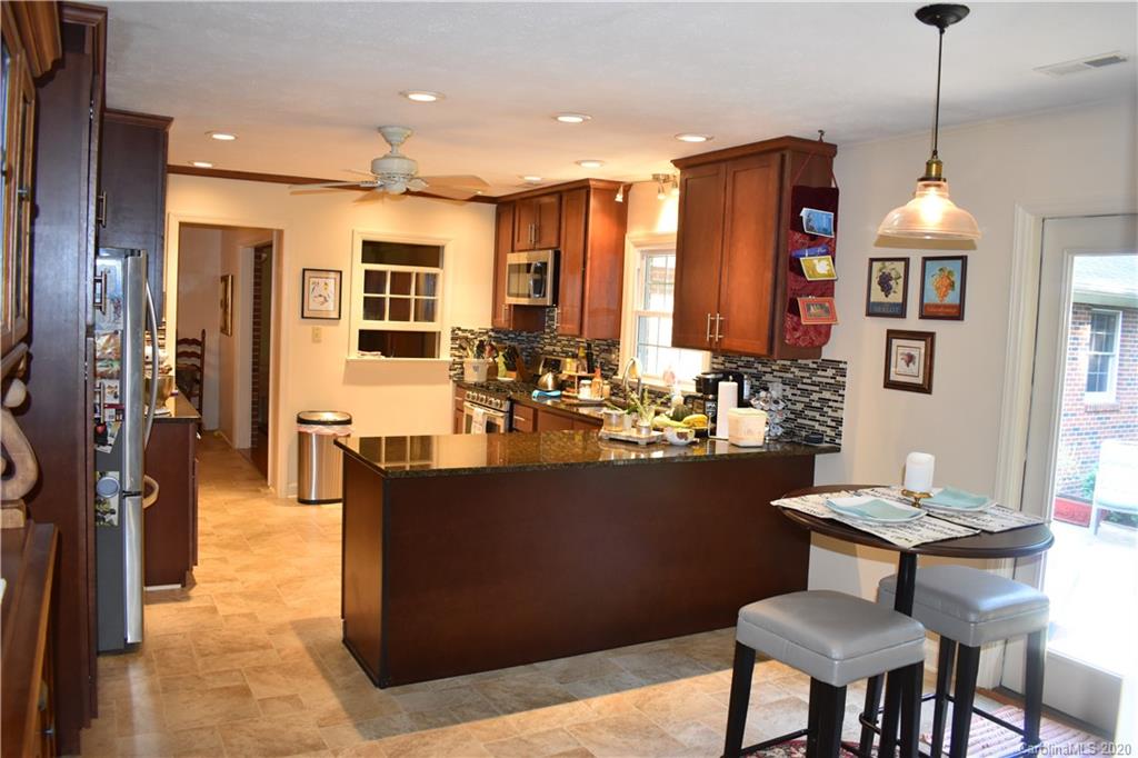 479 Landis Road Marion, NC 28752 - Photo 6 of 48 Gallery Image 6