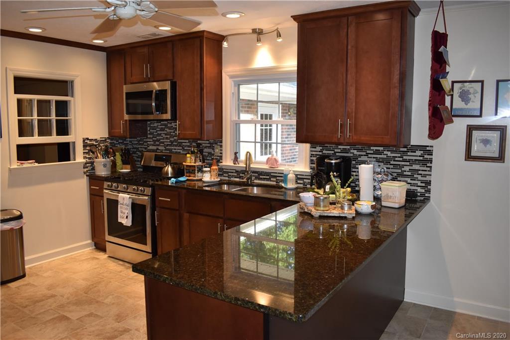 479 Landis Road Marion, NC 28752 - Photo 7 of 48 Gallery Image 7