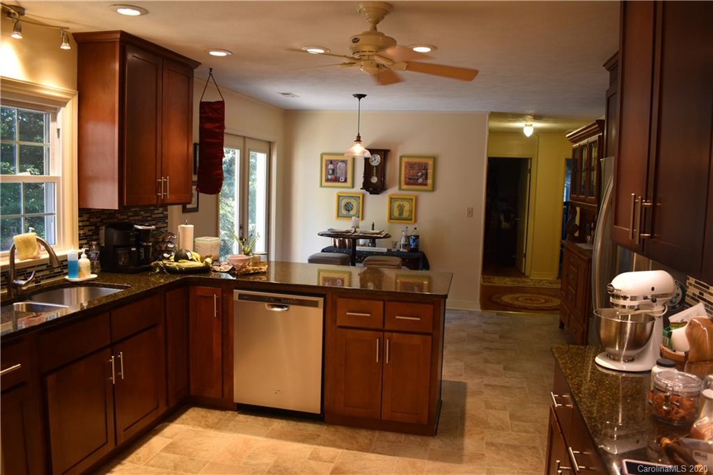 479 Landis Road Marion, NC 28752 - Photo 9 of 48 Gallery Image 9