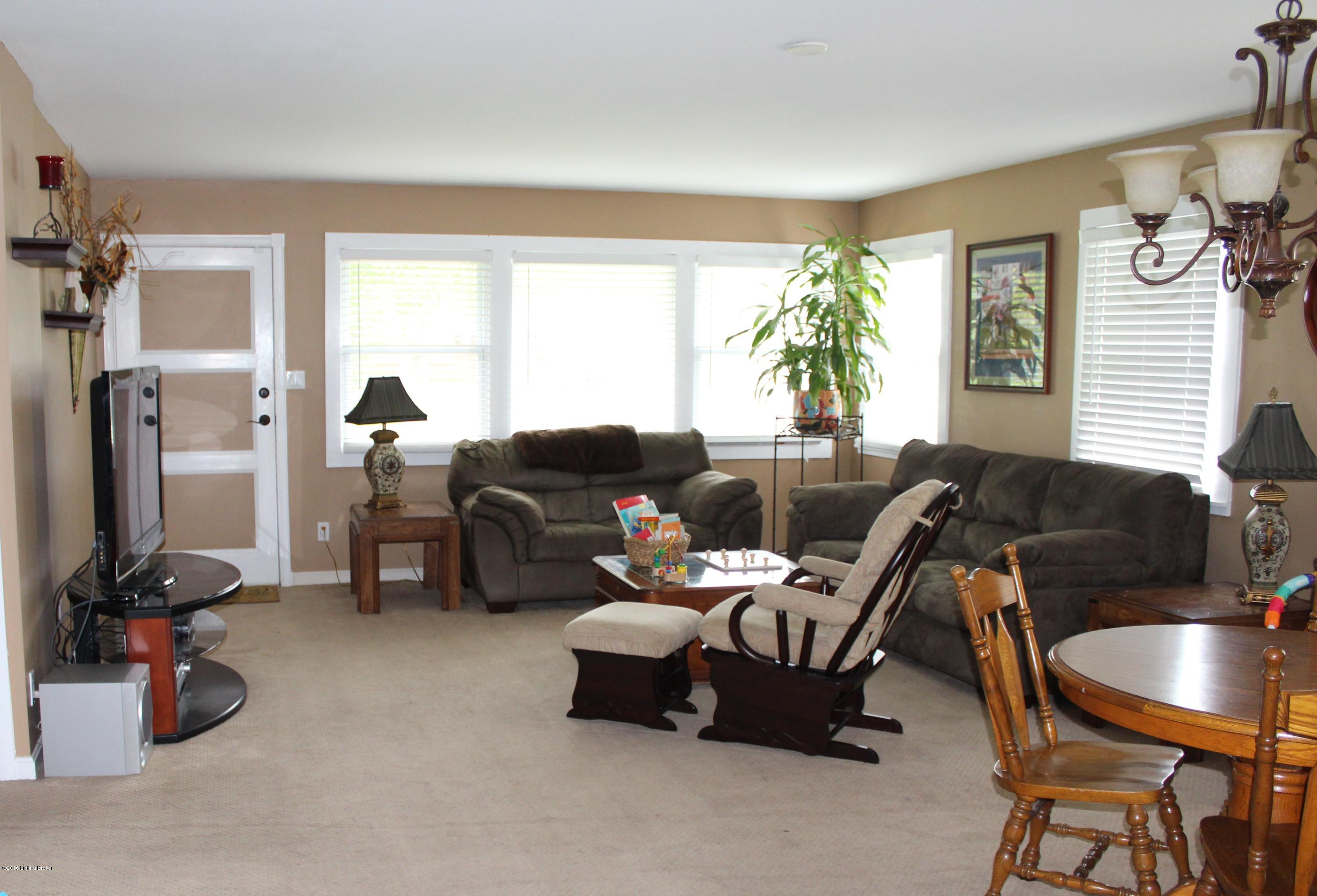 1718 Millgate Road Louisville, KY 40223 - Photo 8 of 31 8- Living Room