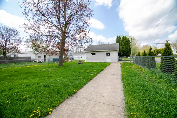 a view of a yard with a house