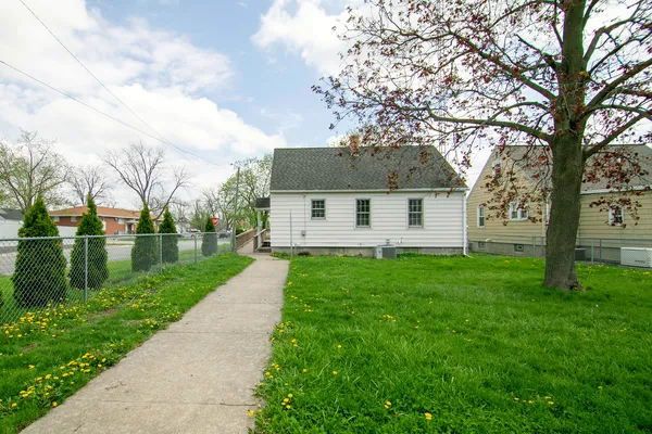 a view of a house with a yard