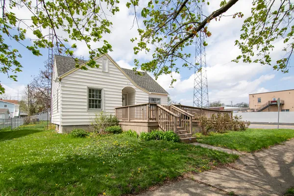 a view of a house with a yard