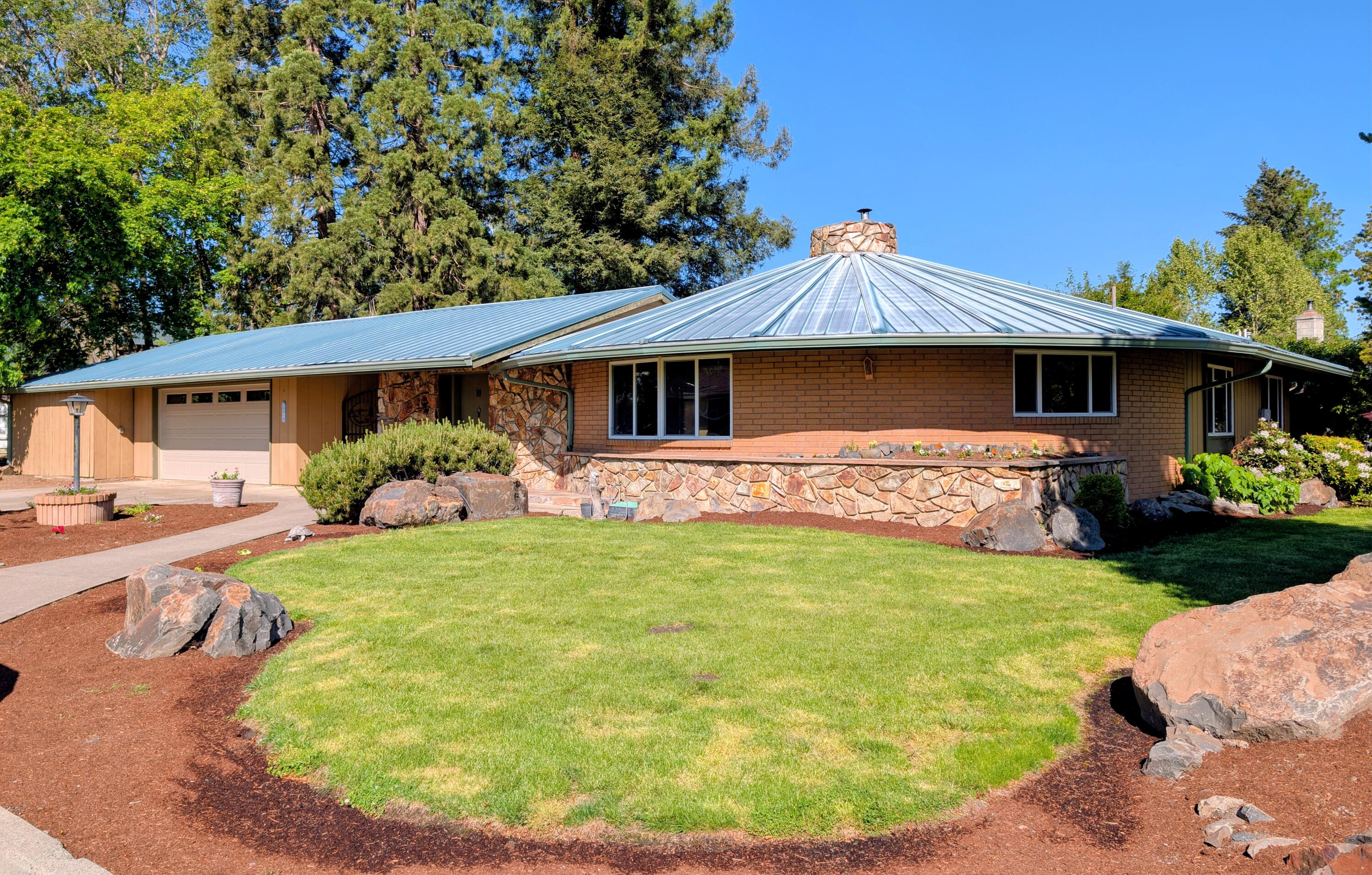 10 Donna Way Central Point, OR 97502 - Photo 1 of 48 PXL_20260429_165950564~2