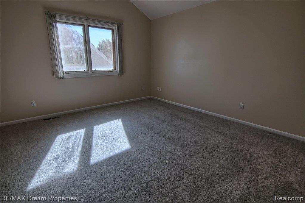 39763 Squire Road Novi, MI 48375 - Photo 21 of 31 3rd Bedroom.jpg