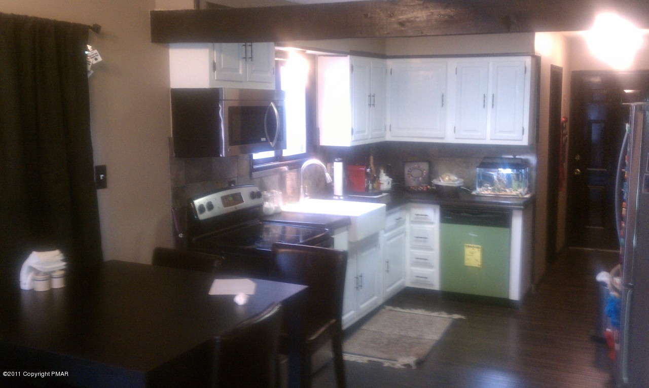 1024 Canterbury Road Bushkill, PA 18324 - Photo 4 of 18 Kitchen