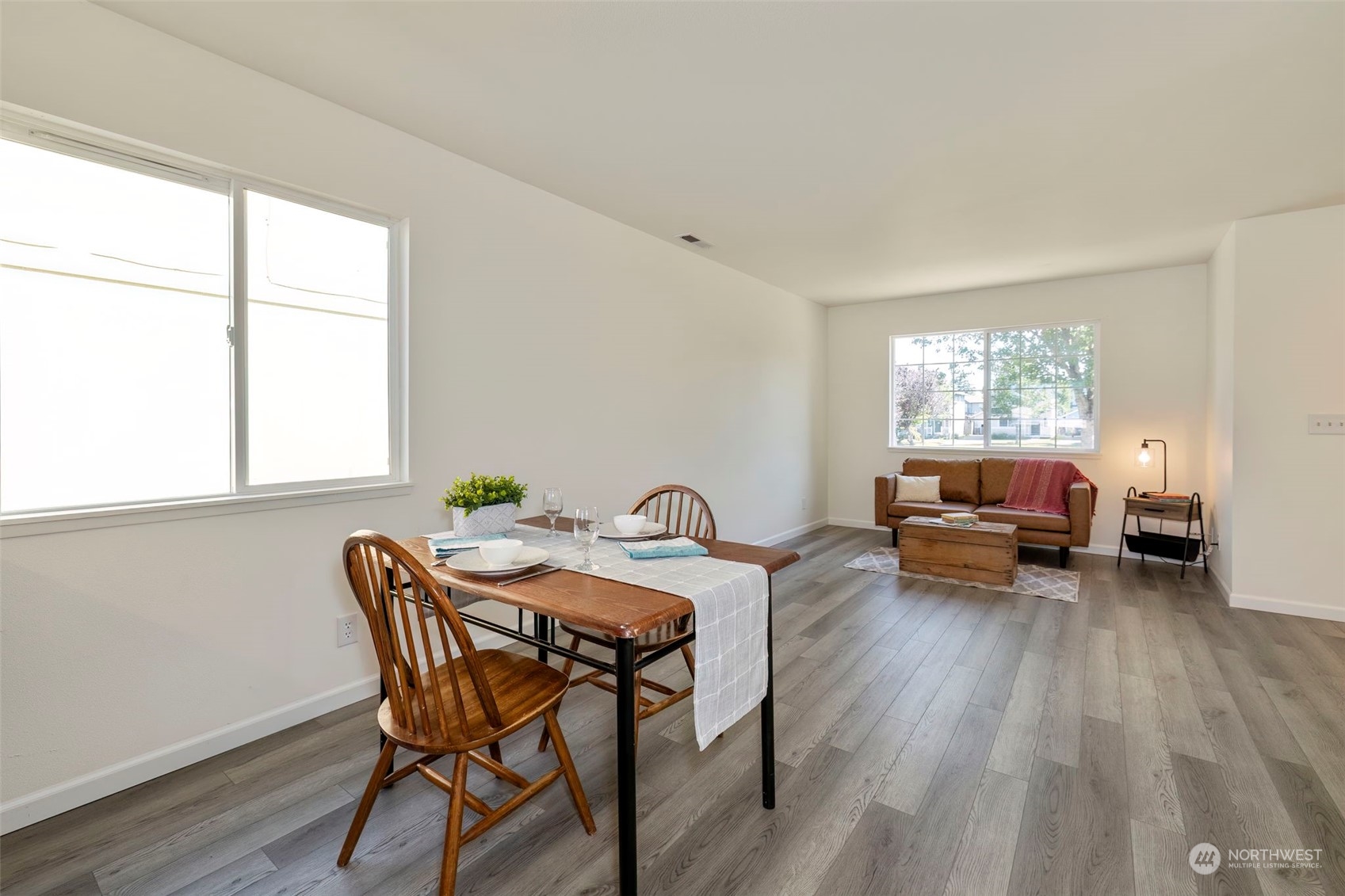 3982 Broadmoor Loop Bremerton, WA 98310 - Photo 12 of 40 a living room with furniture and a window