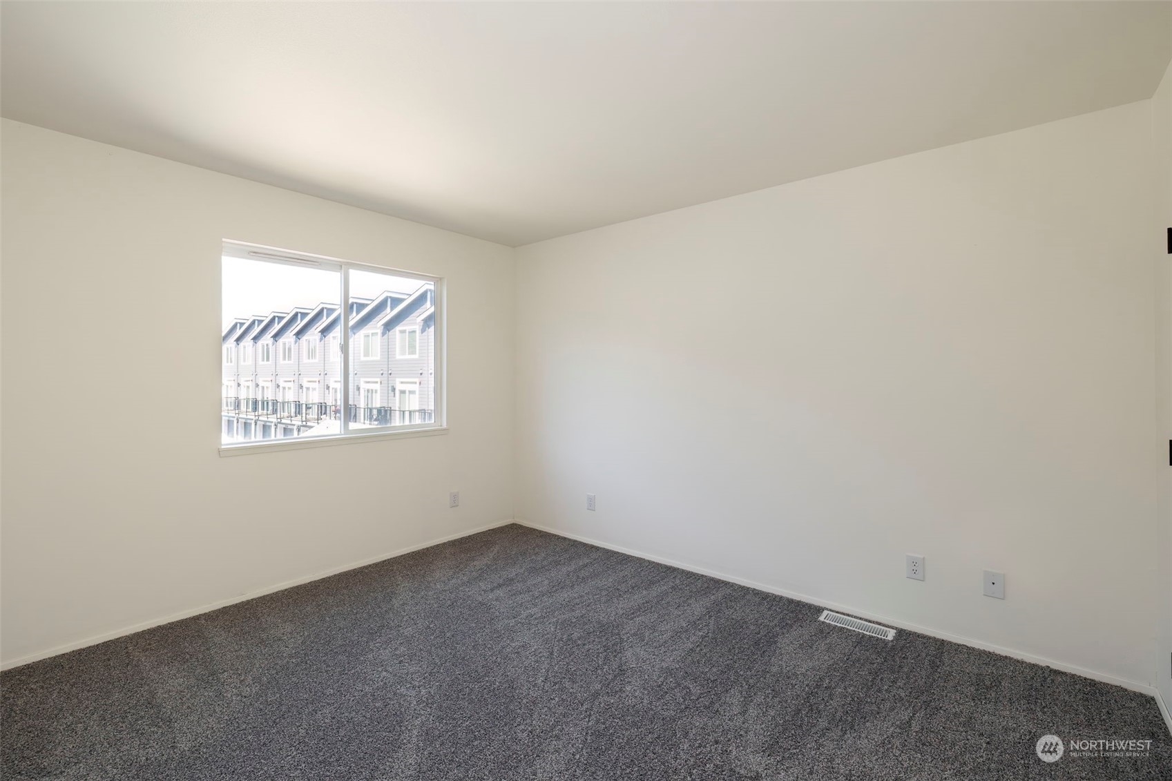 3982 Broadmoor Loop Bremerton, WA 98310 - Photo 23 of 40 an empty room with a window