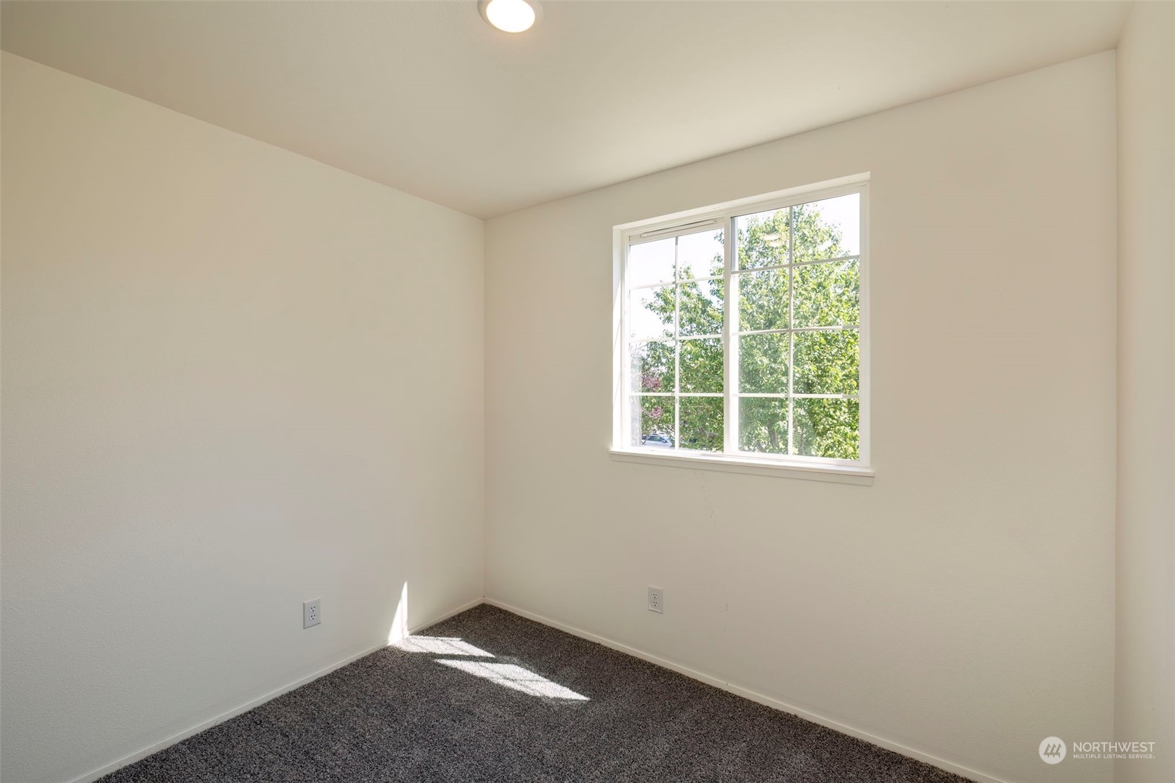 3982 Broadmoor Loop Bremerton, WA 98310 - Photo 29 of 40 an empty room with a window