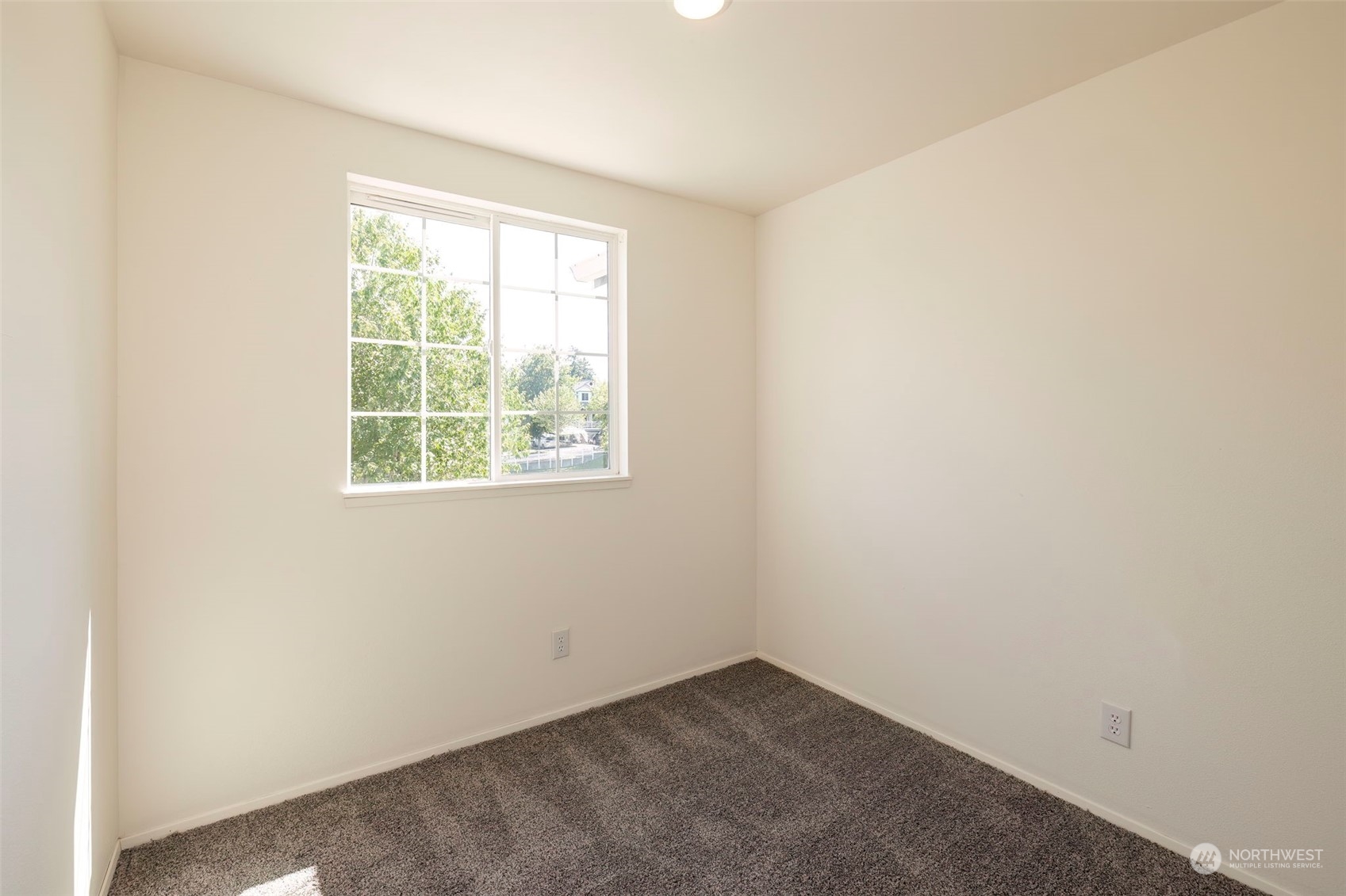 3982 Broadmoor Loop Bremerton, WA 98310 - Photo 31 of 40 an empty room with a window