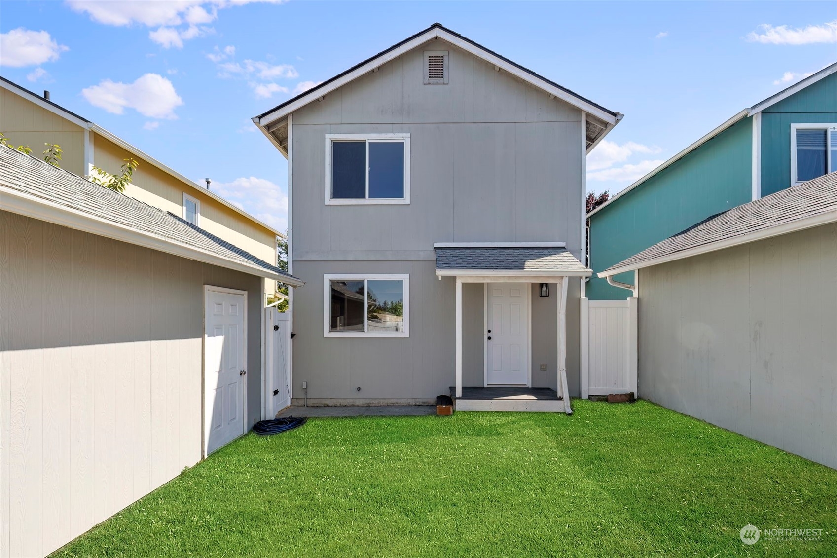 3982 Broadmoor Loop Bremerton, WA 98310 - Photo 34 of 40 a front view of house with yard
