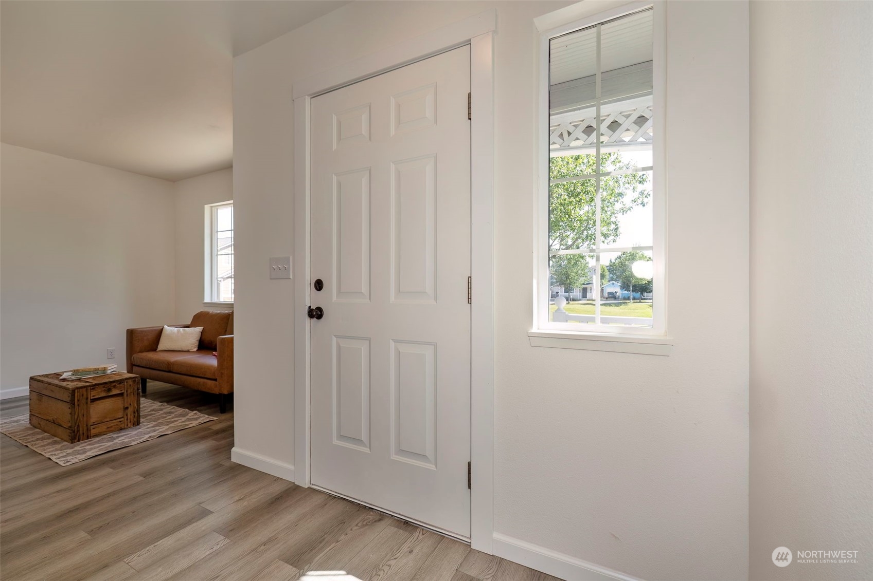3982 Broadmoor Loop Bremerton, WA 98310 - Photo 7 of 40 a view of a livingroom with workspace and a window