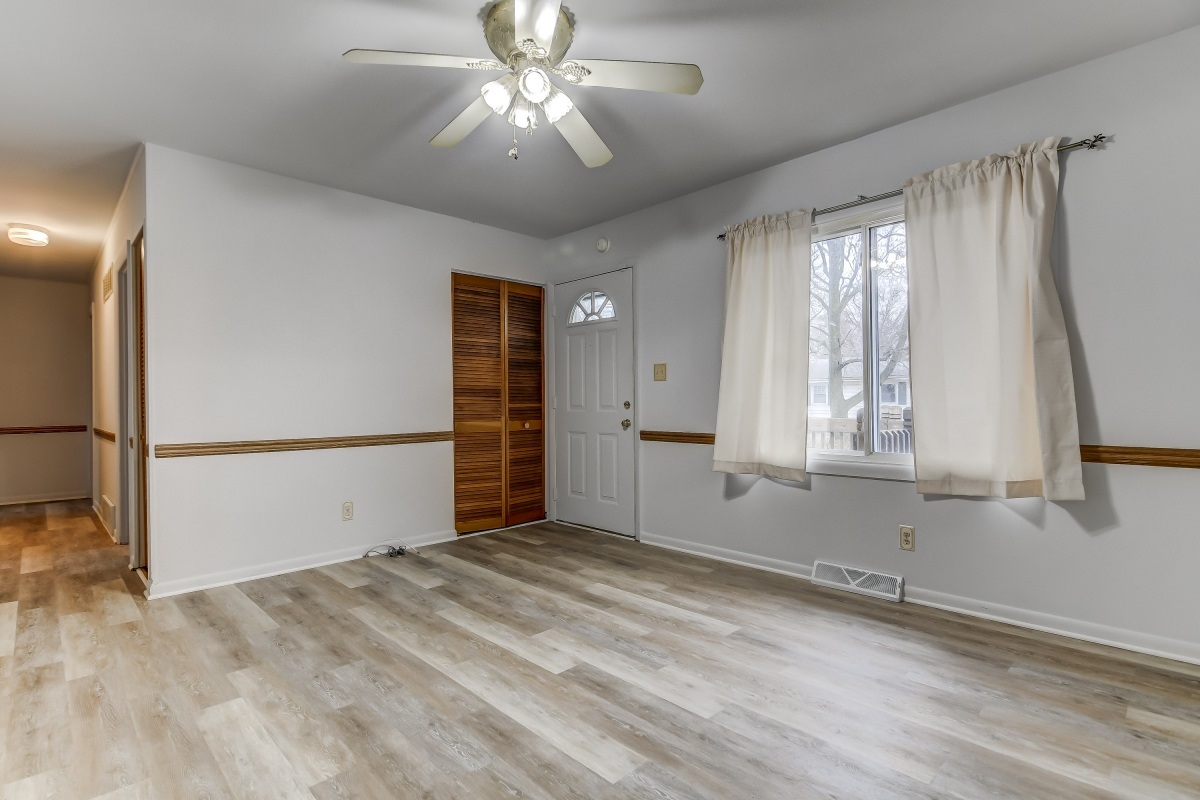 1809 Fairfield Drive Springfield, IL 62702 - Photo 3 of 36
