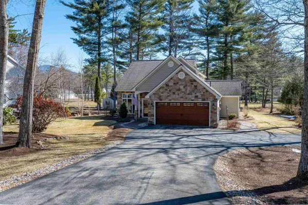 $925,000 | 18 Falcon Way, Hale's Location, NH 03860