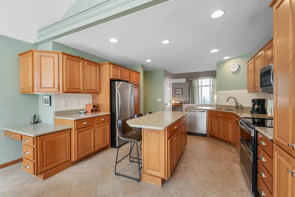 $925,000 | 18 Falcon Way, Hale's Location, NH 03860