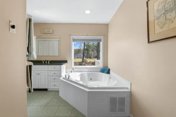 $925,000 | 18 Falcon Way, Hale's Location, NH 03860
