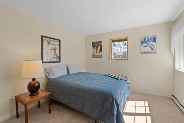$925,000 | 18 Falcon Way, Hale's Location, NH 03860
