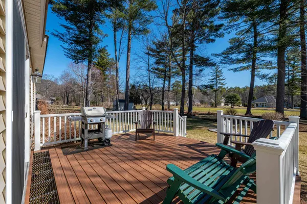 $925,000 | 18 Falcon Way, Hale's Location, NH 03860