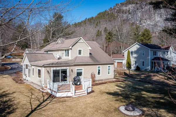 $925,000 | 18 Falcon Way, Hale's Location, NH 03860