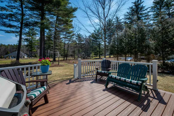 $925,000 | 18 Falcon Way, Hale's Location, NH 03860