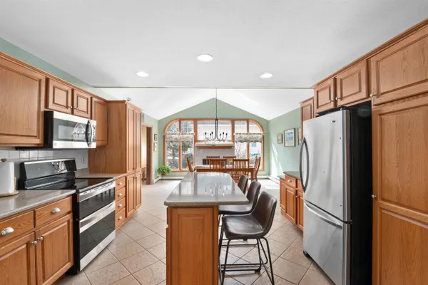 $925,000 | 18 Falcon Way, Hale's Location, NH 03860