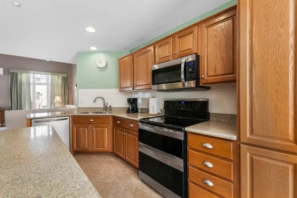 $925,000 | 18 Falcon Way, Hale's Location, NH 03860